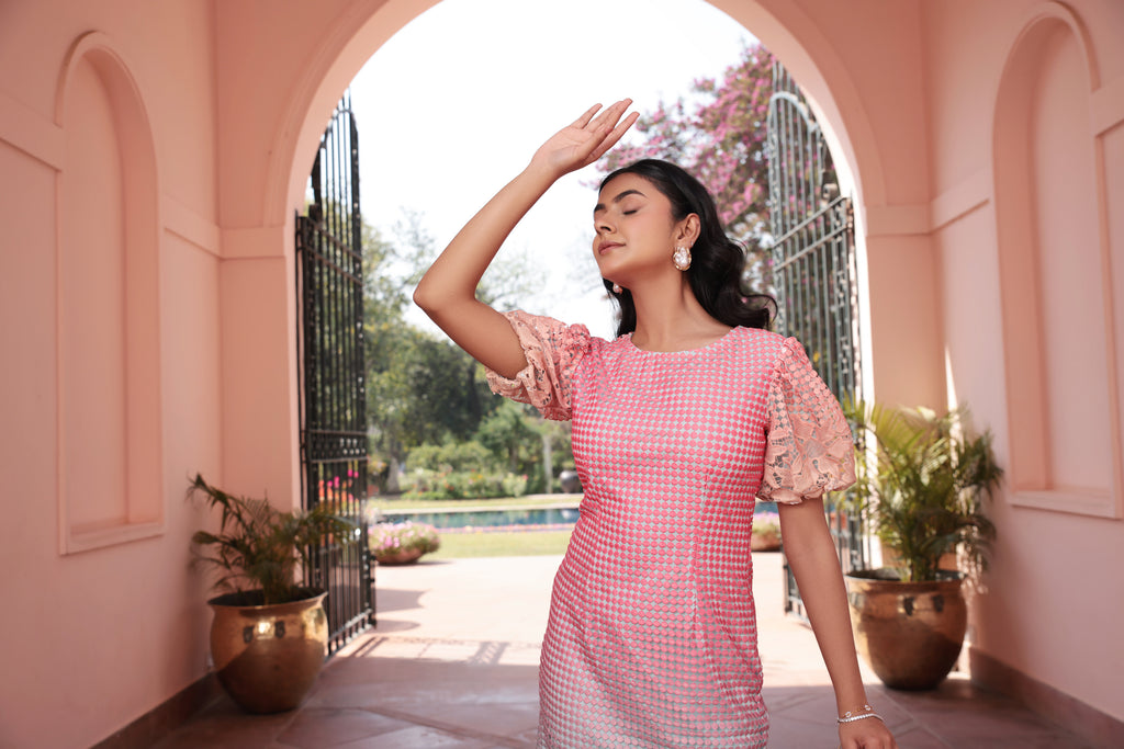 Rose Mist Lace Midi
Soft Pink Cotton | Easy Summer Essential